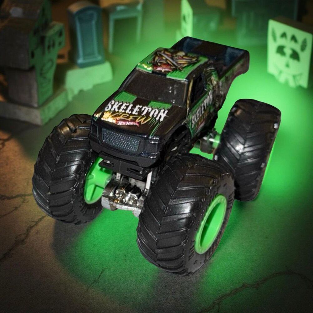 Hot Wheels Monster Jam Trucks Skeleton Crew Die Cast Monster Truck 1:64 Scale